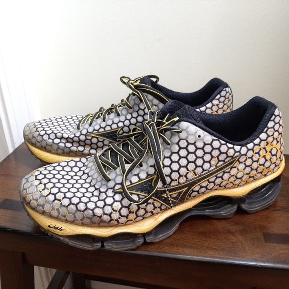 mizuno sneakers mens gold